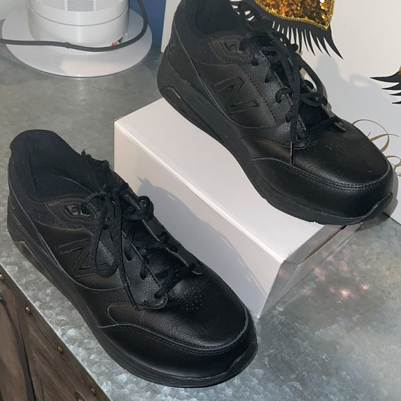 New Balance shoes - Picture 3 of 6